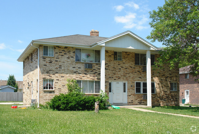 Building Photo - 3704-3710 S Chicago Ave