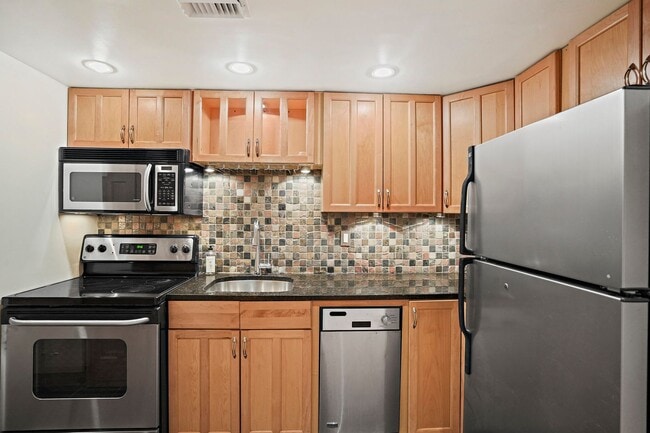 Building Photo - Beautiful One Bedroom in the Heart of Foggy Bottom| Water and Gas Included!