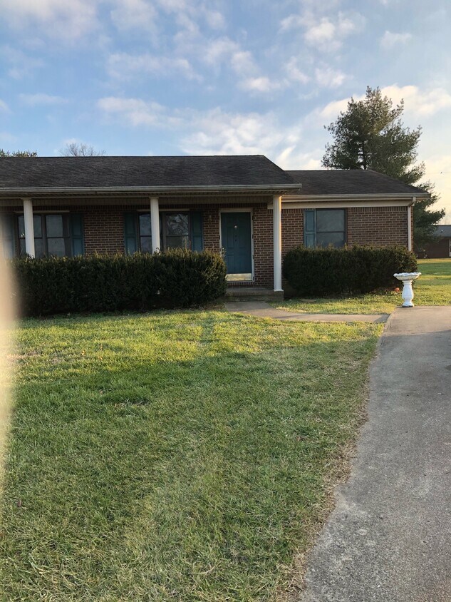 Primary Photo - 150 Township Square