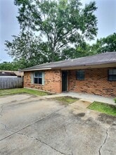 Building Photo - 1109 Hickory Dr
