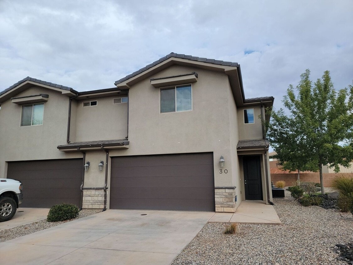 Primary Photo - Pet Friendly and Modern End-Unit 3 Bedroom Townhome!