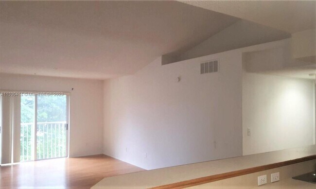 Foto del edificio - 9909 Westwood Dr