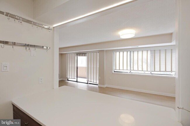 Building Photo - 1301 N Courthouse Rd