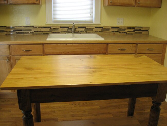Kitchen - 218 E 4th Ave