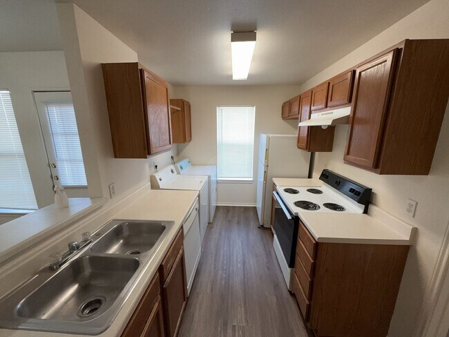 Foto del edificio - 5804 Greengate Dr