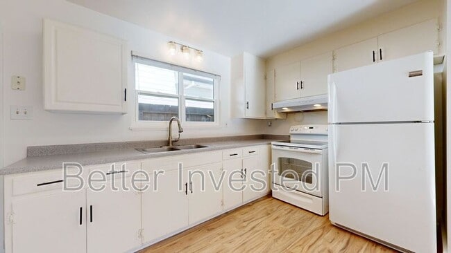 Foto del edificio - 866 Brigham Ave