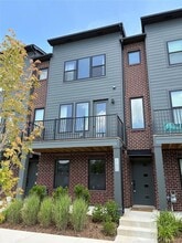 Building Photo - 2151 Park Dr