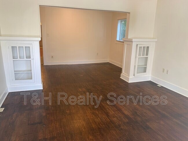 Building Photo - 5408 E Burgess Ave
