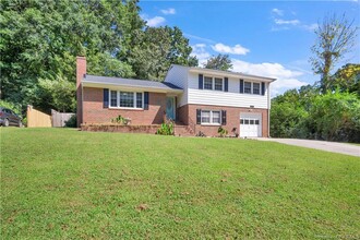 Building Photo - 107 Patrick Henry Dr
