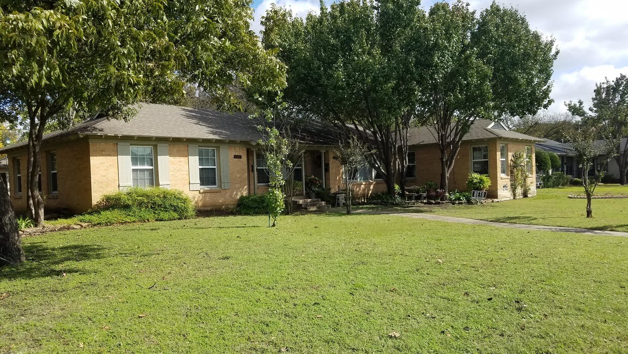 Primary Photo - 1705 Mariposa Dr