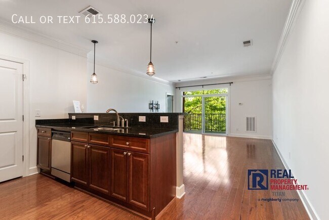 Foto del edificio - NEW PRICE! Make West End Your New Address ...