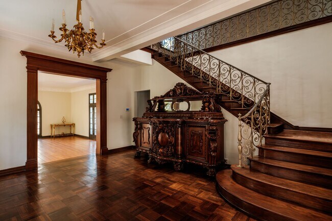 Foto del edificio - 1004 N Beverly Dr