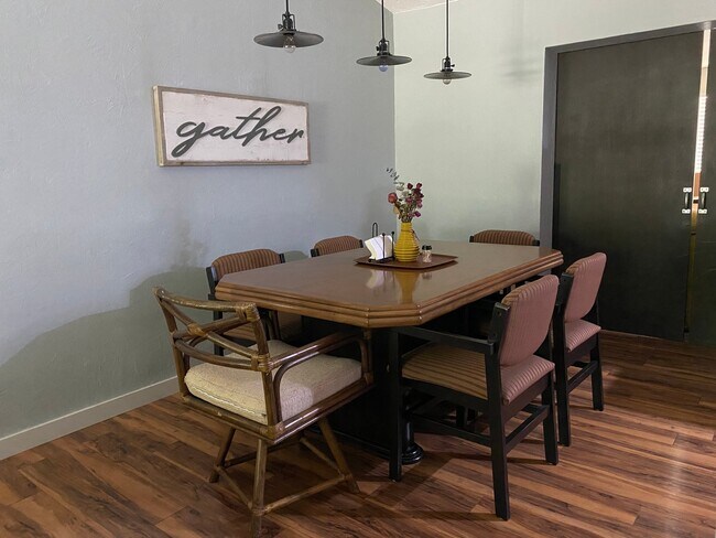 Foto del edificio - 4990 Houle Pl
