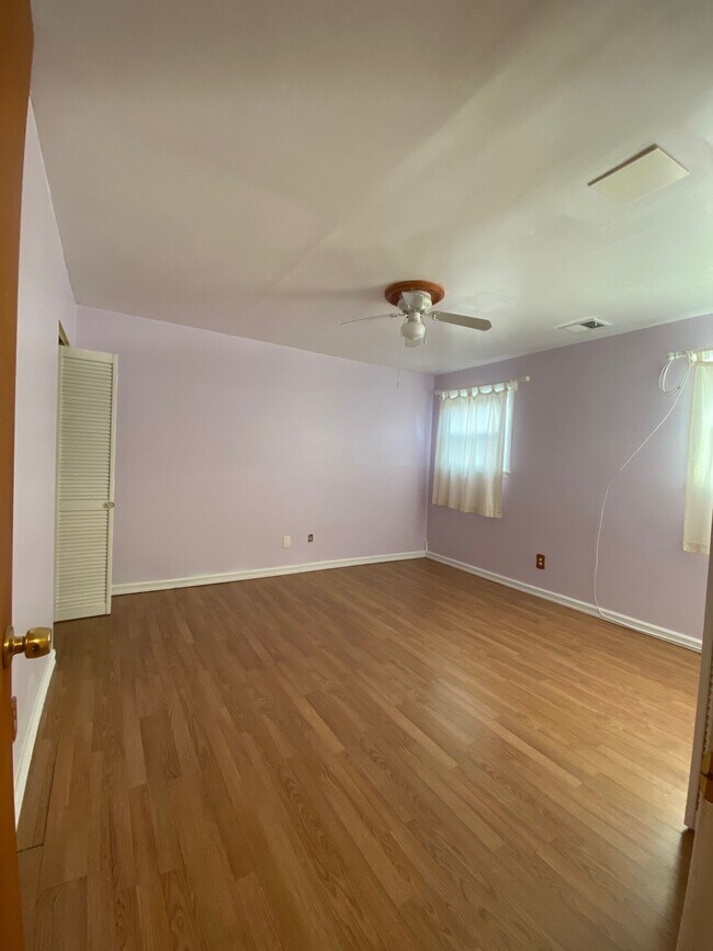 bedroom 1 - 3312 S Keswick Cir