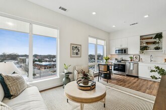 Building Photo - Chasen