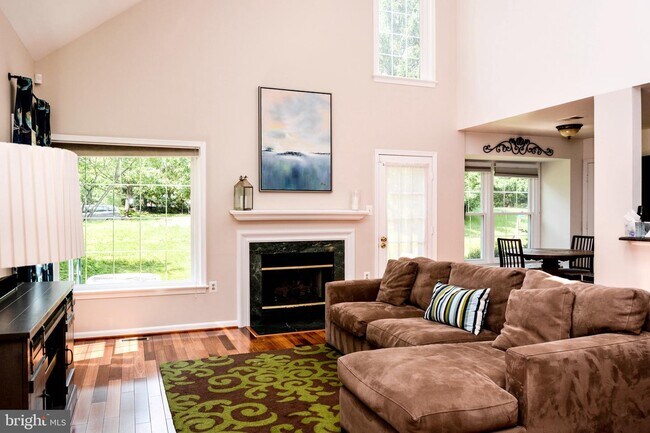 Building Photo - 43942 Rochelle Ct