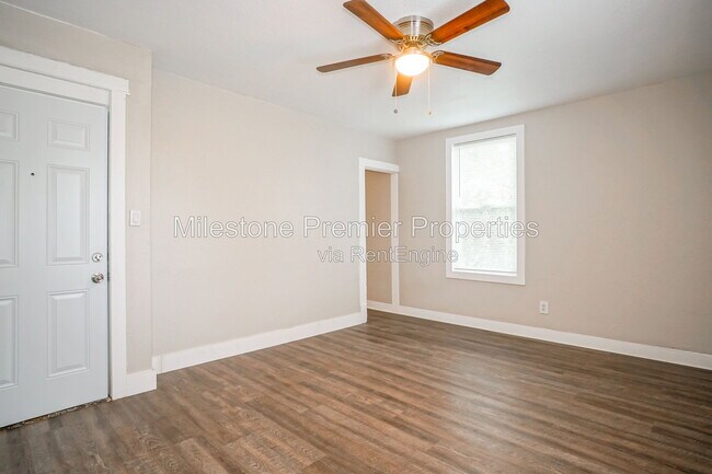 Foto del edificio - 326 W Sears St