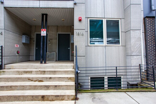 Foto del edificio - 1816 N Front St