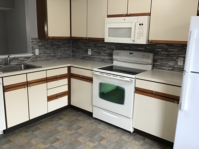 Building Photo - 403 Stonegate Ct