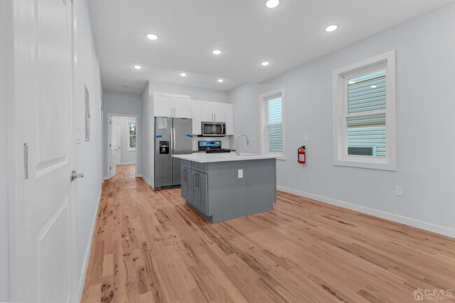 Building Photo - 832 S 18th St