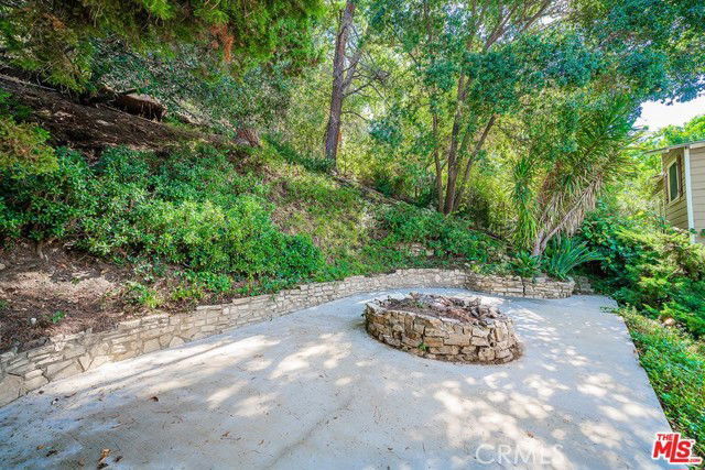 Foto del edificio - 3826 Dixie Canyon Ave