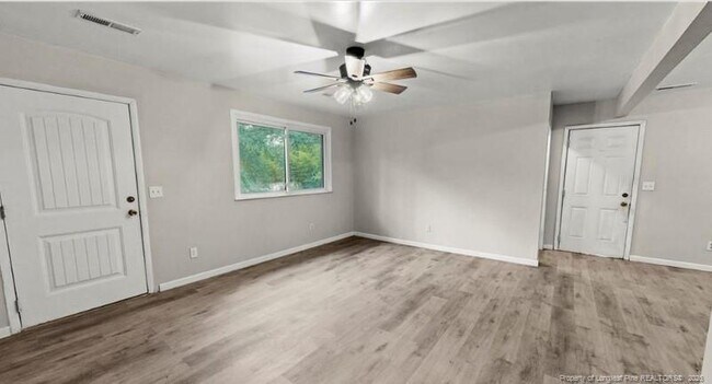 Foto del edificio - 164 Happy Valley Rd