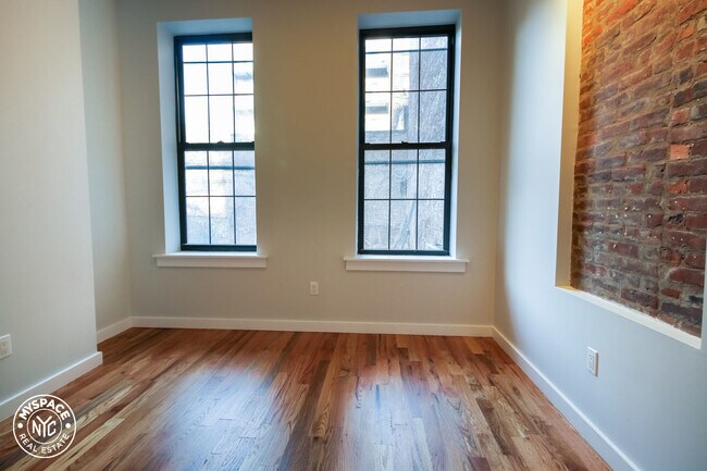 Building Photo - 381 Palmetto St