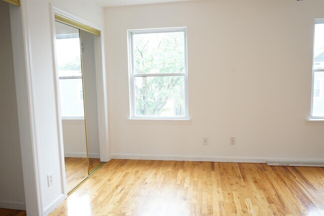 Building Photo - 271 Chapel Ave