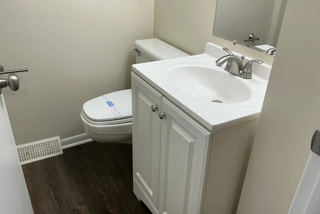 Building Photo - 6722 W 63rd St