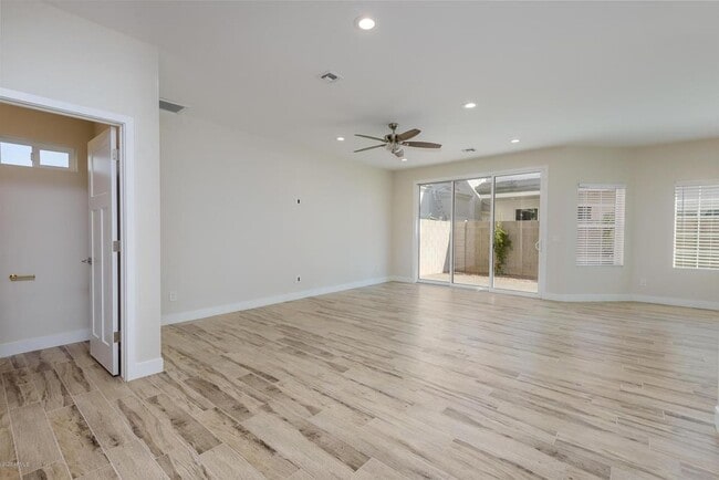 Building Photo - 3240 E Pinchot Ave