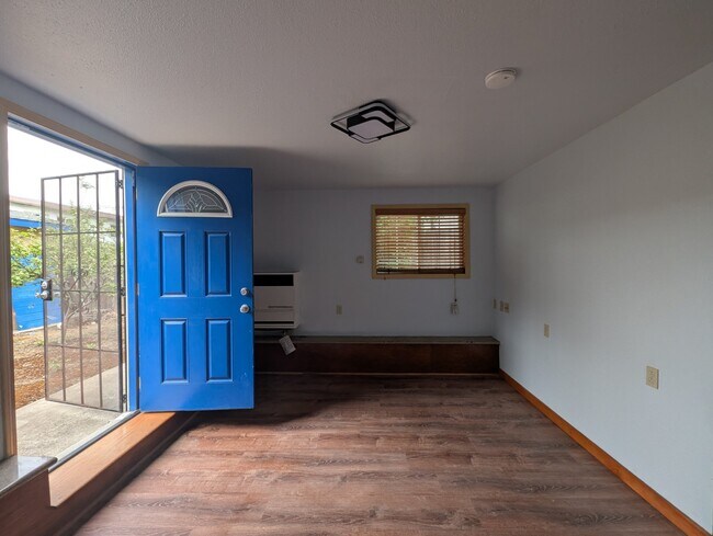 Foto del edificio - 5819 Bayview Ave
