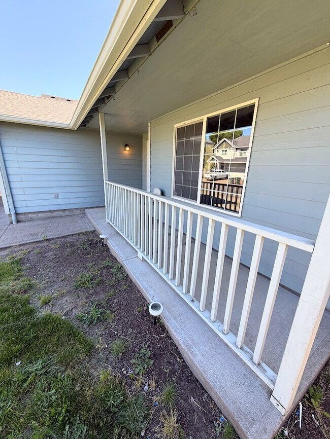 Foto del edificio - Spacious Keizer Home with Large Fenced Backyard