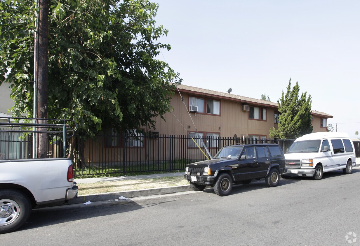 Foto del edificio - 11614-11620 Sylvan St