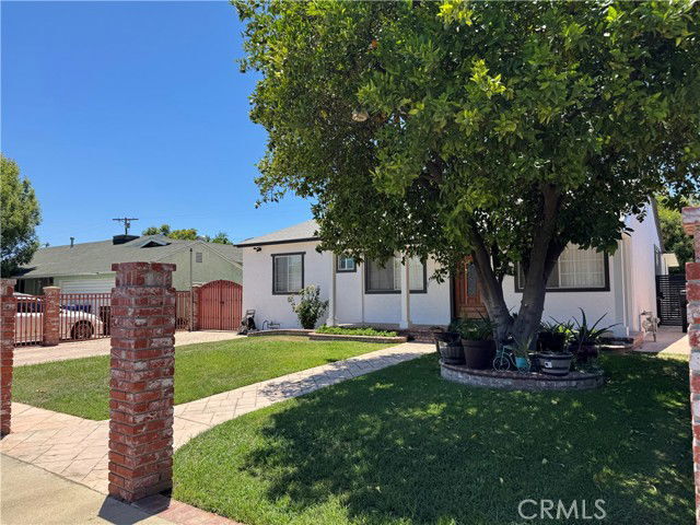 Foto del edificio - 8739 Tyrone Ave