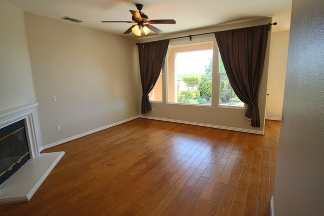 Building Photo - Westridge Townhome in Gated Community with...