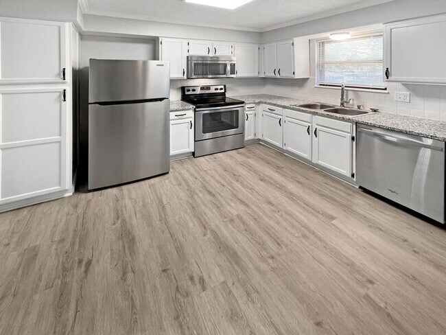 Foto del edificio - 13026 S Cottonwood Dr