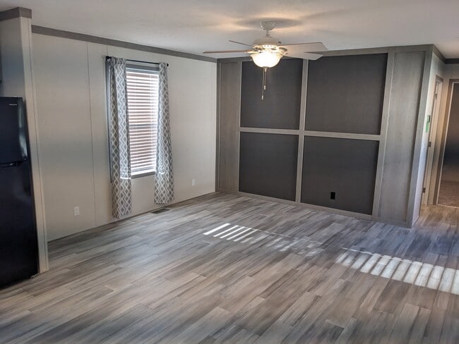 Building Photo - 300 Forrest Ave