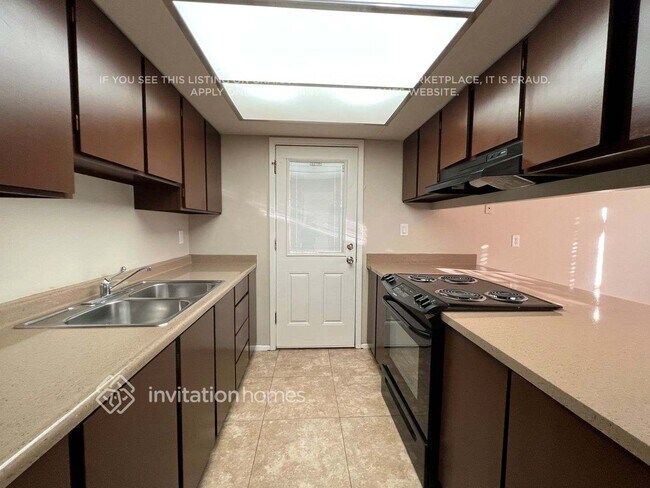 Foto del edificio - 5414 W Wilshire Dr