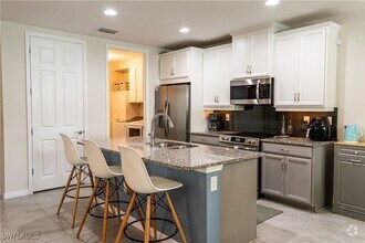 Building Photo - 14888 Edgewater Cir