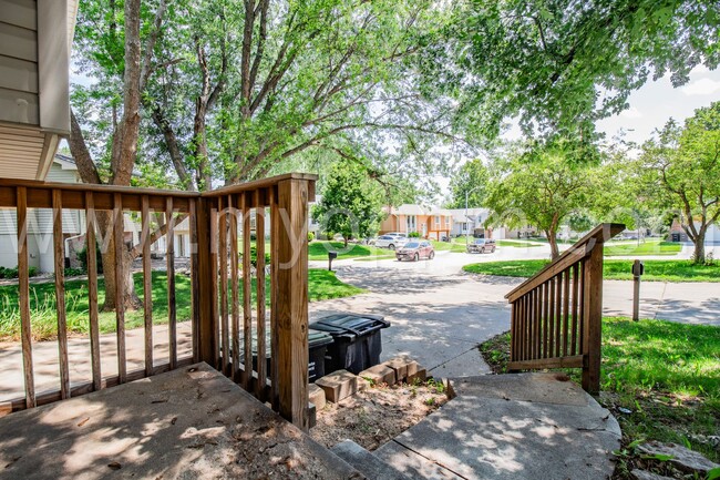 Building Photo - Beautiful 3 Bedroom / 2.5 Bath | 120th and...