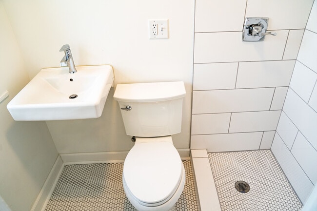 1/2 Bath - 3009 Grand Ave