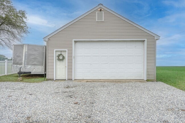 Building Photo - Just What You Have Been Looking For a Sing...