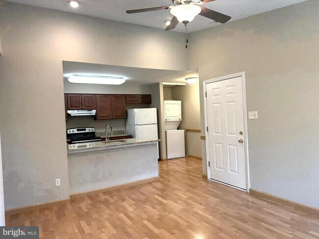 Foto del edificio - 258 Barclay Ct