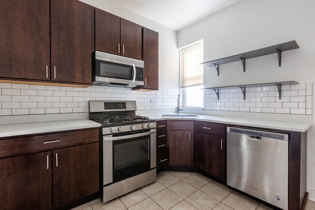 Foto del edificio - 4736 W Armitage Ave