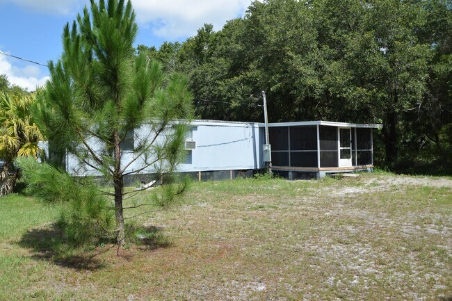 Foto del edificio - 2BR, 1BA Mobile Home with screened patio