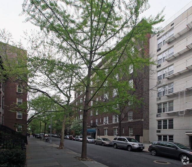 Building Photo - 136 Hicks St
