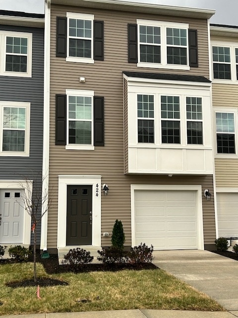 Driveway and Garage parking - 424 Willowshire Ct