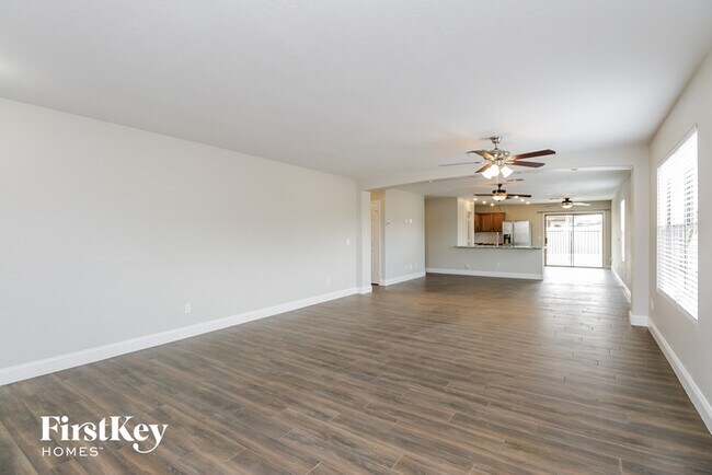 Building Photo - 2863 W San Carlos Ln