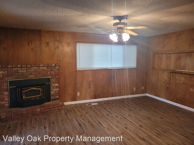 Building Photo - 3 br, 2 bath House - 1831 N Denair Avenue