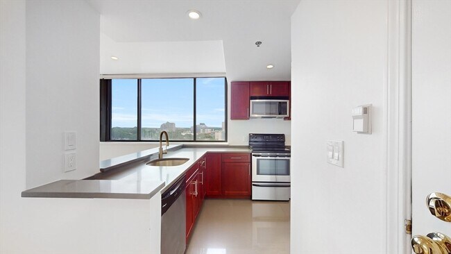 Foto del edificio - 169 Monsignor O'Brien Highway